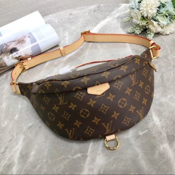 LV Waist Bag Medium Monogram - Picture 1 of 7